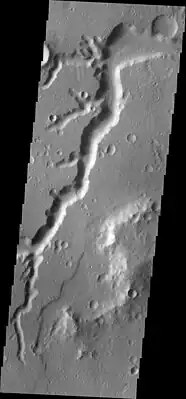 Nanedi Valles, auf einer Fotografie von Themis.