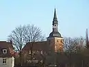 Evangelische Kirche St. JacobiMühlstein im unteren Teil des Mauerwerkes der St. Jacobikirche. Unklar ist, ob dies ein Zeichen des Sieges, wie häufig im norddeutschen Raum, über die heidnischen Slawen ist.