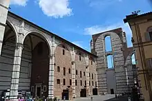 Unvollendet gebliebene Fassade des geplanten „Duomo nuovo“ (Facciatone)