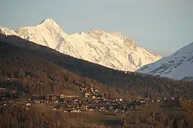 Nax, im Hintergrund der Dent de Perroc