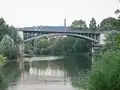 mit Bögen der König-Karls-Brücke wiederaufgebaute Neckarbrücke in Plochingen