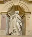 „Himmlische Frau“ über dem Sakristei-Eingang