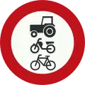C9: Durchfahrtsverbot für Kraftfahrzeuge, deren Höchstgeschwindigkeit unter 25 km/h liegt, Fahrräder, Mopeds
