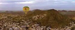 Neemrana – Palast und Stadt