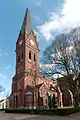 Hauptturm der Kirche vom Marktplatz gesehen