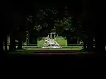 Lindenallee und Neptunbrunnen, im Hintergrund der Monopteros
