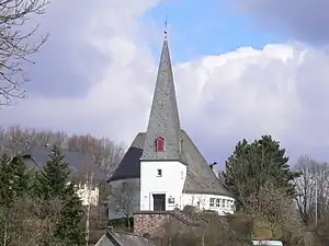 Wommelshausen, Neue Kirche mit „Ei-förmigem Grundriss“, eingeweiht 1965