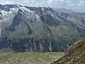 Blick auf die Hütte von der Larmkogelscharte