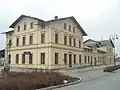 Empfangsgebäude, Straßenseite (2011)