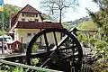 Die Laubachsmühle mit Mühlrad nördlich von Altwied