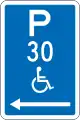 Behindertenparkplatz auf der linken Seite mit 30 Minuten Höchstparkdauer – Schild aus Neuseeland