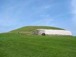 Newgrange nach der Teilrekonstruktion