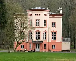 Ehemaliges Guts­herren­schloss Bouvier, jetzt Schullandheim
