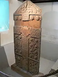 Nigg Stone und Info-Tafel