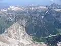 Blick vom Gipfel nach Norden. Im Bild ganz rechts der Hochvogel