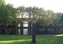 Große Fließende H, 1969, am Museum Kunstpalast, Düsseldorf