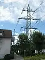 Bahnstrecken mussten früher mit zwei Abspannmasten gequert werden. So auch die Rankbachbahn, die bei Magstadt von der 1929 errichteten Nord-Süd-Leitung gequert wird.