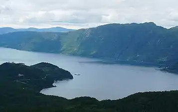 Nordfjord, mittlerer Teil bei Anda und Lote