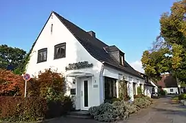 Das ehemalige Schulungsheimam Siedlungseingang