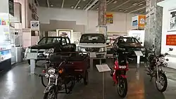 Pick-up links hinten ist der Ppeokkugi II. Daneben der Samchunri und schließlich der 4WD.