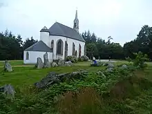 Notre-Dame de Lorette mit Steinkreis