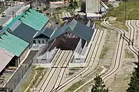 Der neue Personenbahnhof in der früheren spanischen Güterhalle, August 2022. Für Gleis 3, geplant als Abstellplatz für einen spanischen Zug zwischen den Hallen, wurde nur die Zufahrtsweiche verlegt.
