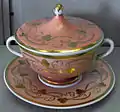 Deckeltasse mit Weinblatt-Dessein, ca. 1812, Porzellanmuseum, Florenz