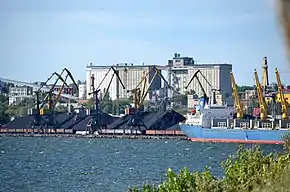 Erzhafen und Lagerhäuser im Hafen von Mykolajiw (2013)