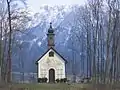 Kapelle auf dem Florianiberg, im Hintergrund der Zahme Kaiser