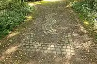Pflastersteinskulpturen auf dem Wanderpfad auf die Haldeweitere Bilder