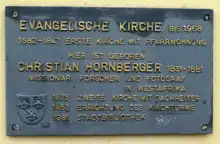 Gedenkplatte zur Erinnerung an den hier geborenen Christian Hornberger an der Stadtbibliothek