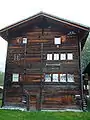 Altes Haus neben der Dorfkapelle