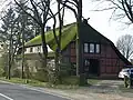 Katensen, reetgedecktes Fachwerkhaus von 1898