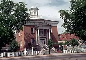 Das Old Washington County Courthouse, gelistet im NRHP mit der Nr. 70000634
