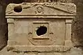 Der Sarkophag des Kapitäns Eudemos in der Grabkammer unter der Akropolis