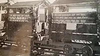 Mit Propaganda-Parolen beschrifteter Bauzug bei der Eröffnung der Lunde-Bahn am 19. April 1943