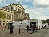 Teststation vor dem Opernhaus Hannover, 2021