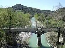 Das Acquedotto del Vivo über dem Orcia bei Monte Amiata Scalo (Stazione), Ortsteil von Montalcino und Castiglione d’Orcia