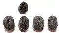 Eier: oben von oben (mit Deckel), v. l. n. r.: lateral, dorsal, lateral, ventral