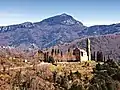 Kirche Saint-Augustin; im Hintergrund der Monte Sant Angelo