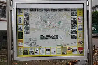 Ortstafel in der Ortsmitte mit Erläuterungen über die historischen Liegenschaften in Wersau
