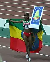 Eine strahlende Weltrekordlerin Meseret Defar, nach ihrem Olympiasieg 2004 und WM-Silber 2005 nun auch mit WM-Gold dekoriert