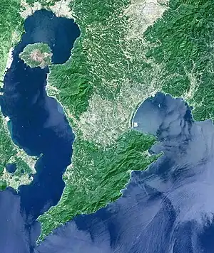 Kagoshima-Bucht (links) und Osumi-Halbinsel