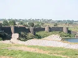 Naldurg-Fort – im Hintergrund Teile der Stadt