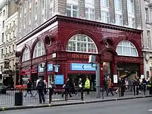 Oxford Circus, London;typischer Entwurf von Leslie Green, hier mit ergänzender Büronutzung in den weiteren Obergeschossen