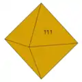 1. Oktaedrischer Kristall mit dem Oktaeder {111} als einziger Flächenform