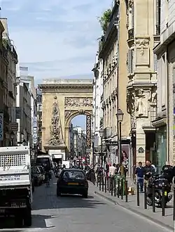 Die Rue Saint–Denis am nördlichen Ende nahe der Porte Saint-Denis