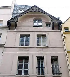 Ausschnitt von Haus Nr. 31 (Monument historique); der Giebel aus Holz stammt von um 1480.