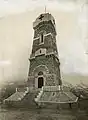 Der Turm mit Eingang