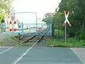 Tor des Edelstahlwerkes am Bahnübergang Hüttenstraße